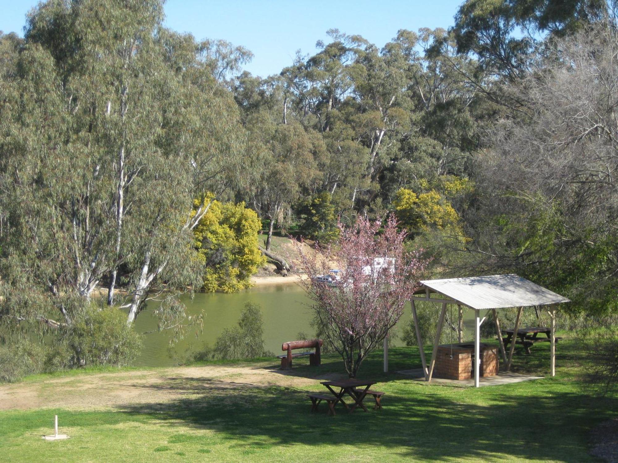 Cadell On The Murray Motel Moama Exterior photo